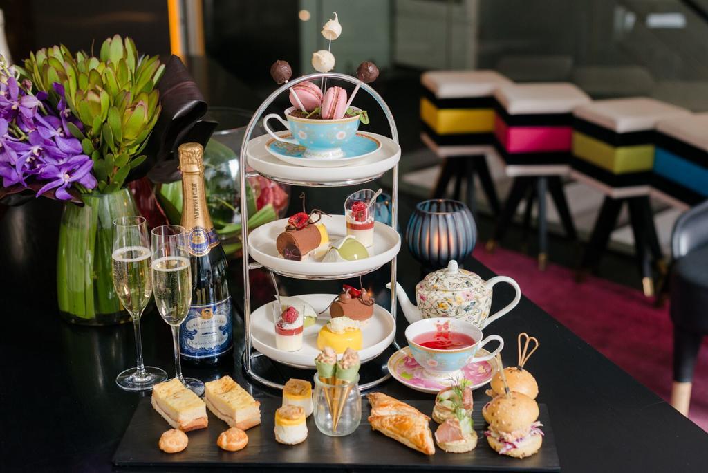 Adelphi Hotel Melbourne Buitenkant foto Afternoon tea at the InterContinental Sydney