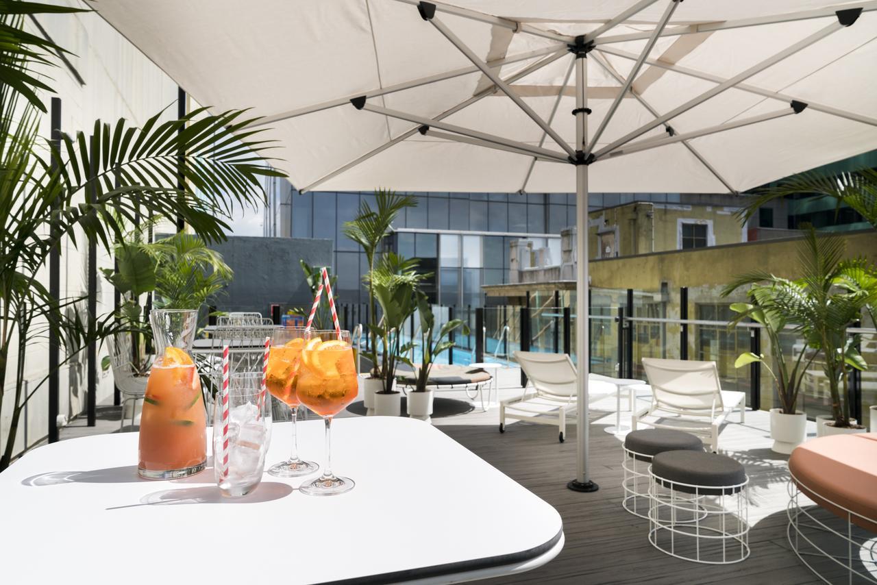 Adelphi Hotel Melbourne Buitenkant foto The pool at the Hotel