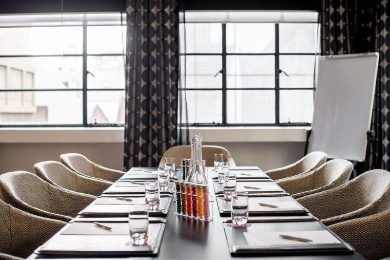 Adelphi Hotel Melbourne Buitenkant foto The boardroom at the hotel